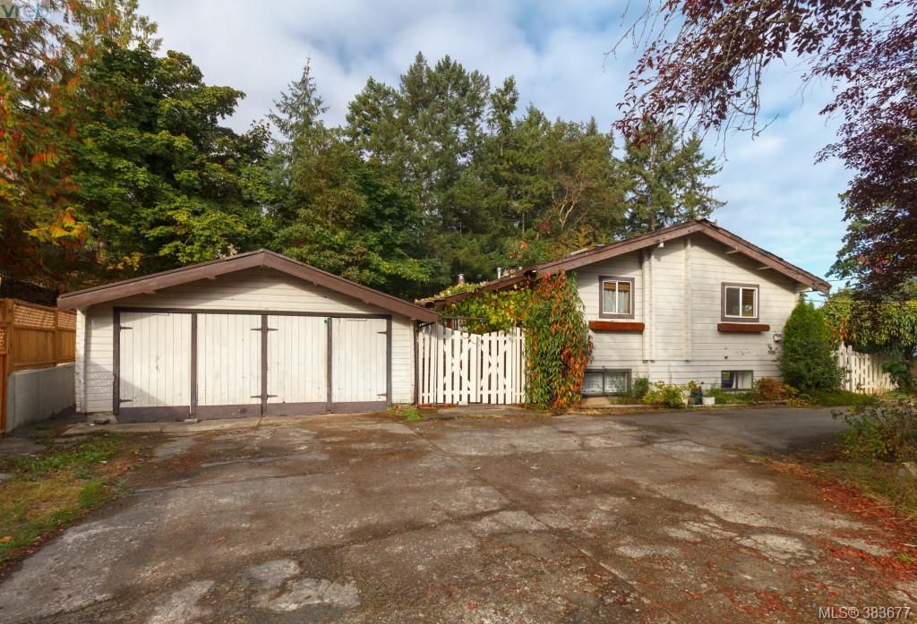 Main Photo: 6898 Woodward Dr in BRENTWOOD BAY: CS Brentwood Bay House for sale (Central Saanich)  : MLS®# 771146