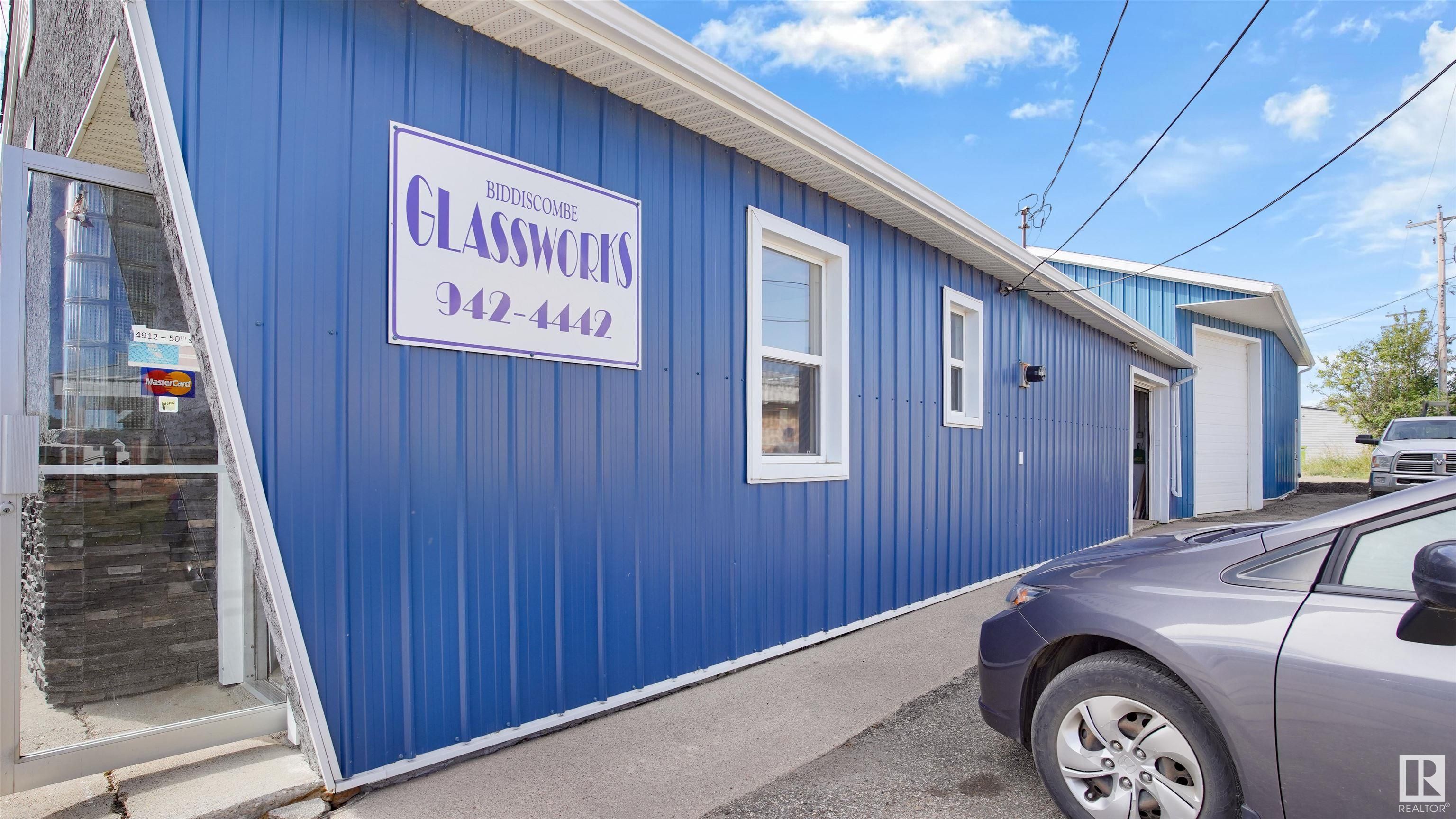 Main Photo: 4912 50 Street: Redwater Business with Property for sale : MLS®# E4311730