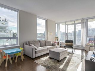 Photo 3: 907 1833 CROWE Street in Vancouver: False Creek Condo for sale in "The Foundry" (Vancouver West)  : MLS®# R2212971