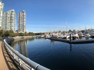 Photo 16: 2605 1033 MARINASIDE Crescent in Vancouver: Yaletown Condo for sale in "QUAYWEST" (Vancouver West)  : MLS®# R2404682