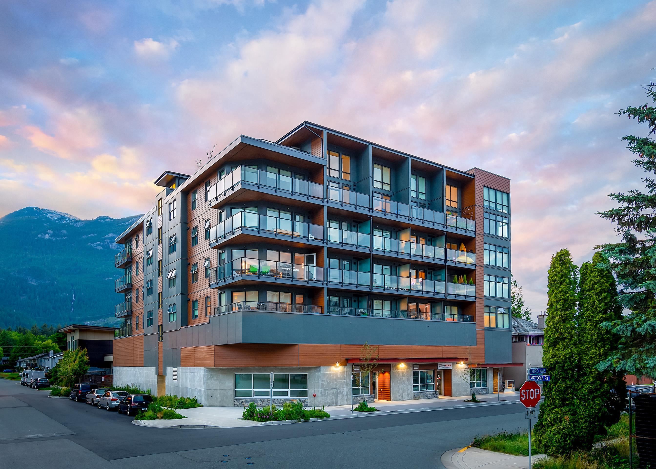 Main Photo: 607 38013 THIRD Avenue in Squamish: Downtown SQ Condo for sale : MLS®# R2724967