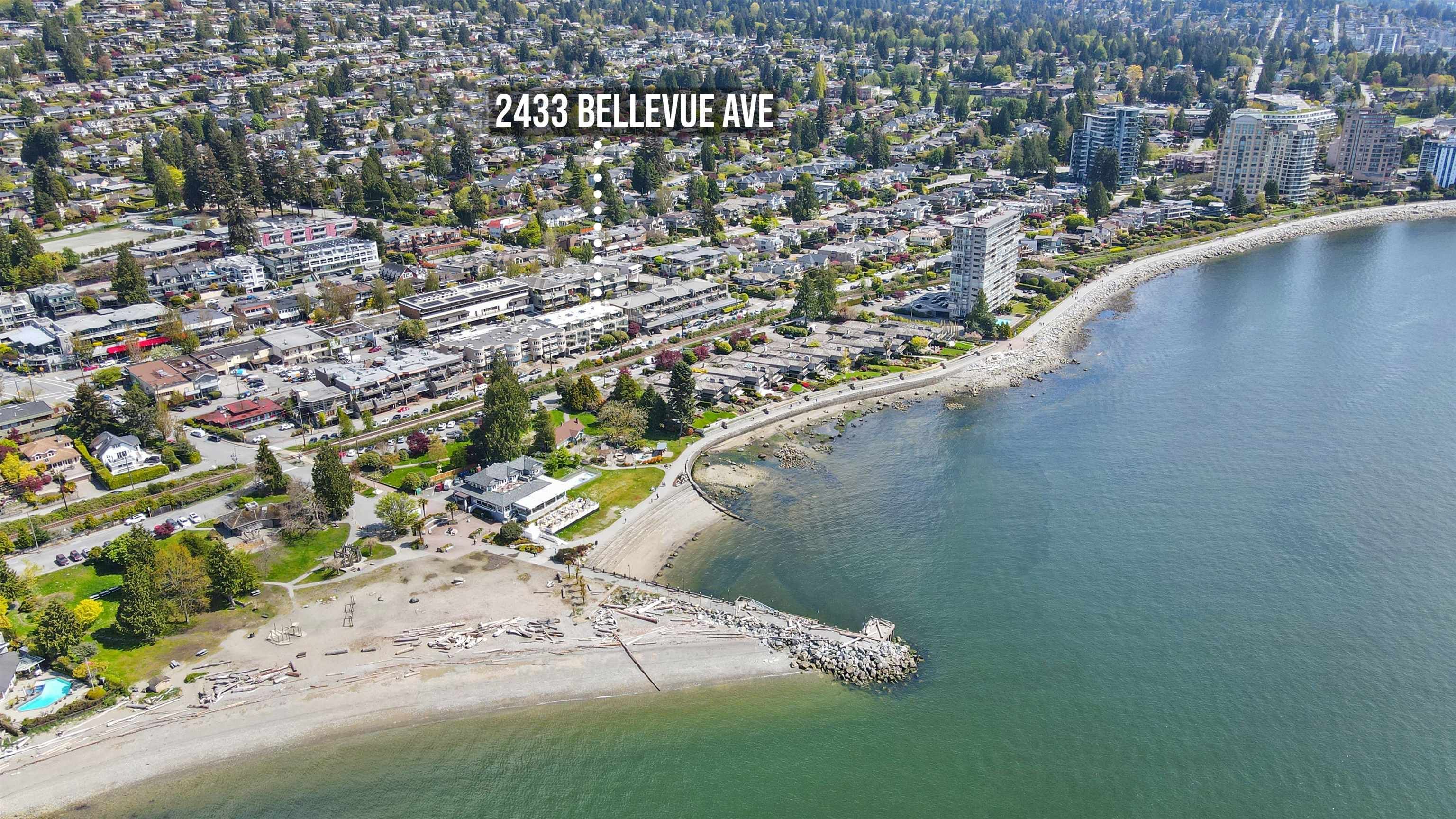 Main Photo: 207 2433 BELLEVUE Avenue in West Vancouver: Dundarave Condo for sale in "Bellevue Sunset" : MLS®# R2702851