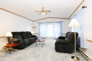 Photo 5: 44 2035 MARTENS Street in Abbotsford: Poplar Manufactured Home for sale in "Maplewood Estates" : MLS®# R2674647