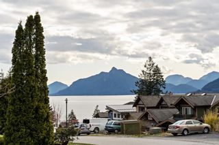 Photo 2: 735 UPPER Crescent in Squamish: Britannia Beach House for sale : MLS®# R2799963