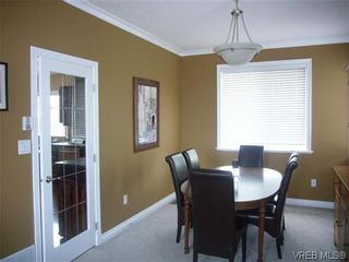 Photo 5: 1055 Violet Avenue in VICTORIA: SW Strawberry Vale Residential for sale (Saanich West)  : MLS®# 310190