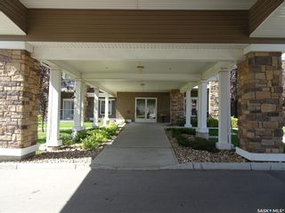 Photo 2: 104W 1300 Stockton Street in Regina: Lakeridge RG Residential for sale : MLS®# SK784396