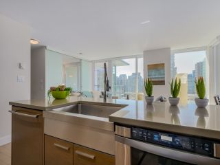 Photo 12: 1507 535 SMITHE Street in Vancouver: Downtown VW Condo for sale in "DOLCE AT SYMPHONY PLACE" (Vancouver West)  : MLS®# R2065193