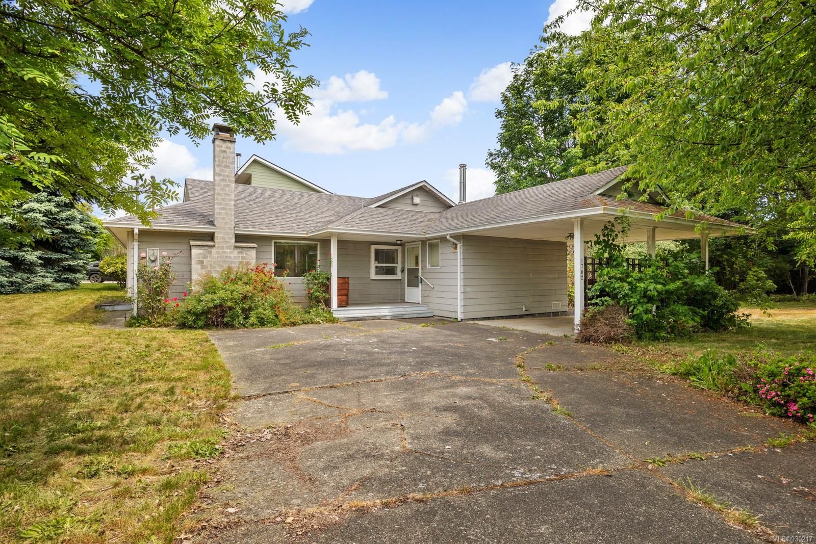 Main Photo: 1702 Tull Ave in Courtenay: CV Courtenay City House for sale (Comox Valley)  : MLS®# 930217