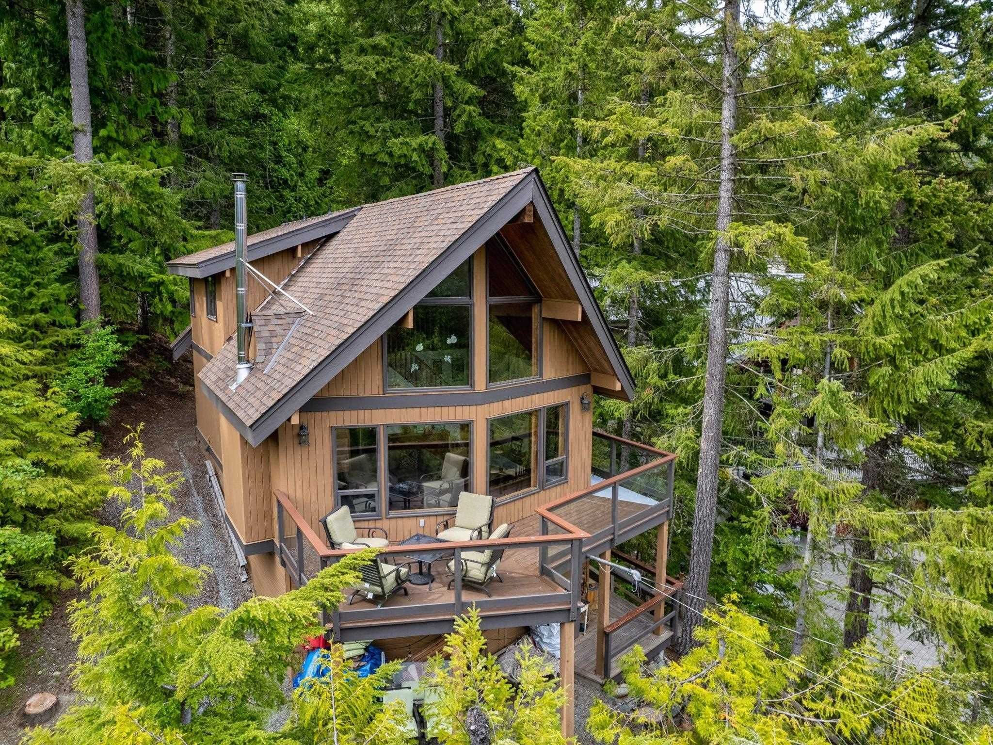Main Photo: 8271 ALPINE Way in Whistler: Alpine Meadows House for sale in "Alpine Meadows" : MLS®# R2699290