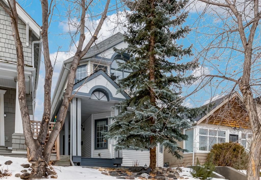 Main Photo: 425 15 Street NW in Calgary: Hillhurst Detached for sale : MLS®# A1190568