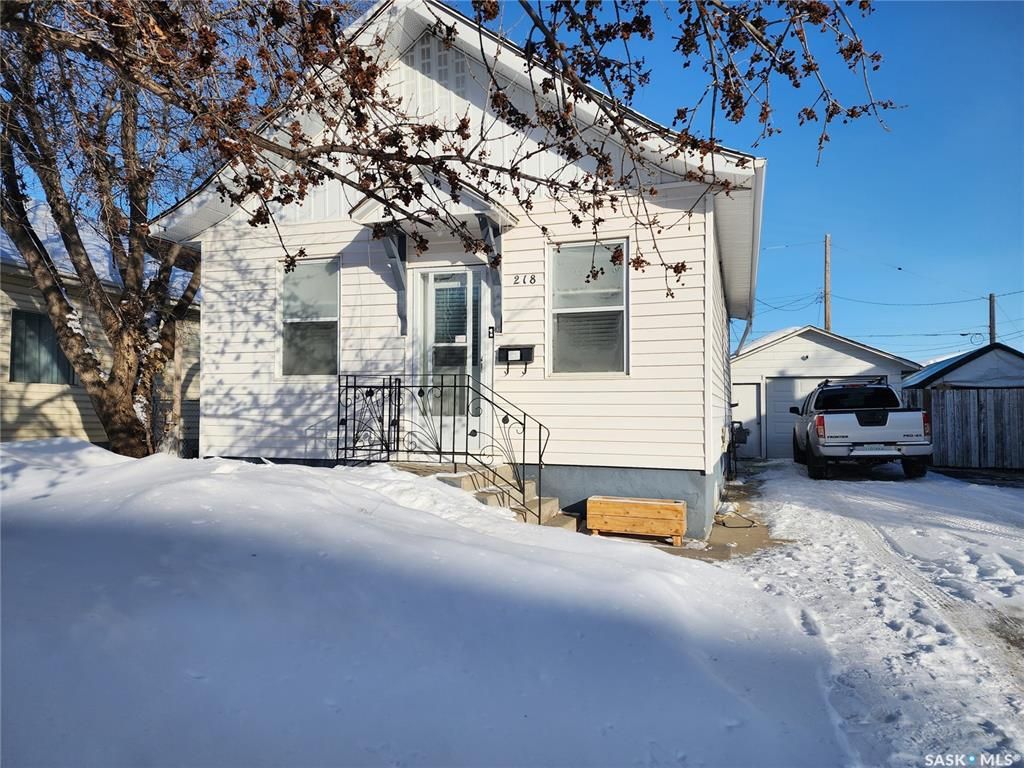 Main Photo: 218 K Avenue South in Saskatoon: Pleasant Hill Residential for sale : MLS®# SK920432