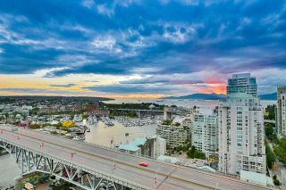 Photo 4: 2605 638 BEACH Crescent in Vancouver: Yaletown Condo for sale in "ICON I" (Vancouver West)  : MLS®# R2382377
