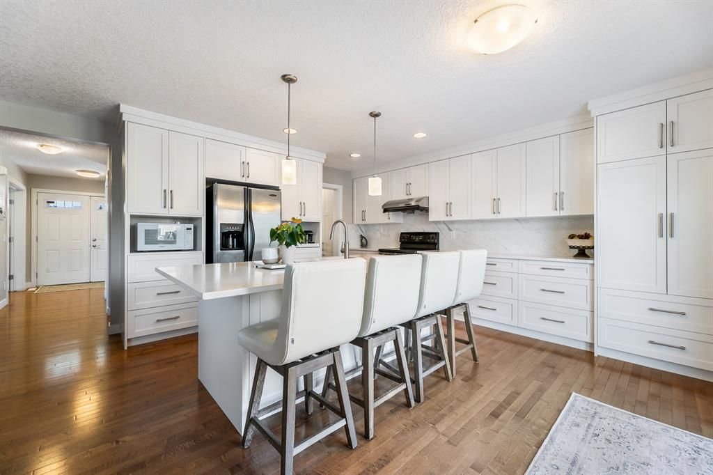 Main Photo: 1410 38 Street SW in Calgary: Rosscarrock Detached for sale : MLS®# A2019684