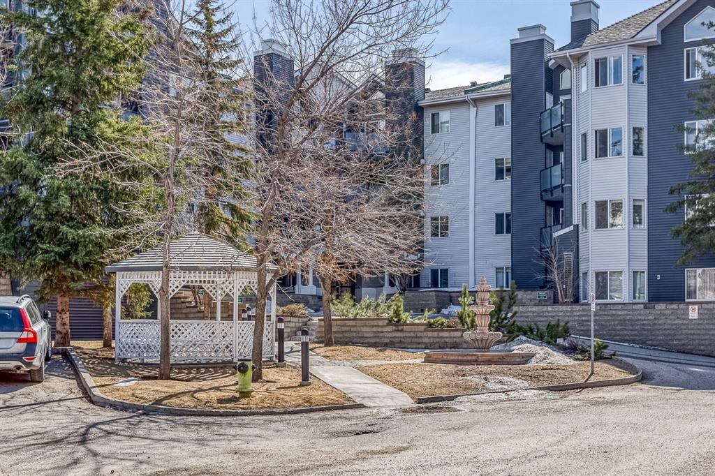 Main Photo: 311 10 Sierra Morena Mews SW in Calgary: Signal Hill Apartment for sale : MLS®# A1093086