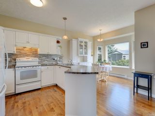 Photo 4: 7943 Simpson Rd in Central Saanich: CS Saanichton House for sale : MLS®# 926481
