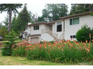 Photo 1: 596 Phelps Ave in VICTORIA: La Thetis Heights Half Duplex for sale (Langford)  : MLS®# 731694