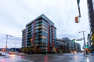 Photo 4: 910 38 W 1ST Avenue in Vancouver: False Creek Condo for sale in "The One" (Vancouver West)  : MLS®# R2631231