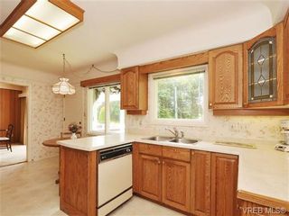 Photo 8: 3320 Gibbs Rd in VICTORIA: OB Henderson House for sale (Oak Bay)  : MLS®# 672353