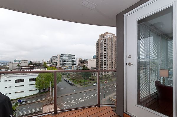 Photo 3: Photos: 805 1633 W 8TH Avenue in Vancouver: Fairview VW Condo for sale (Vancouver West)  : MLS®# V972144
