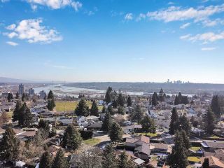 Photo 3: 122 E DURHAM Street in New Westminster: The Heights NW House for sale : MLS®# R2666008
