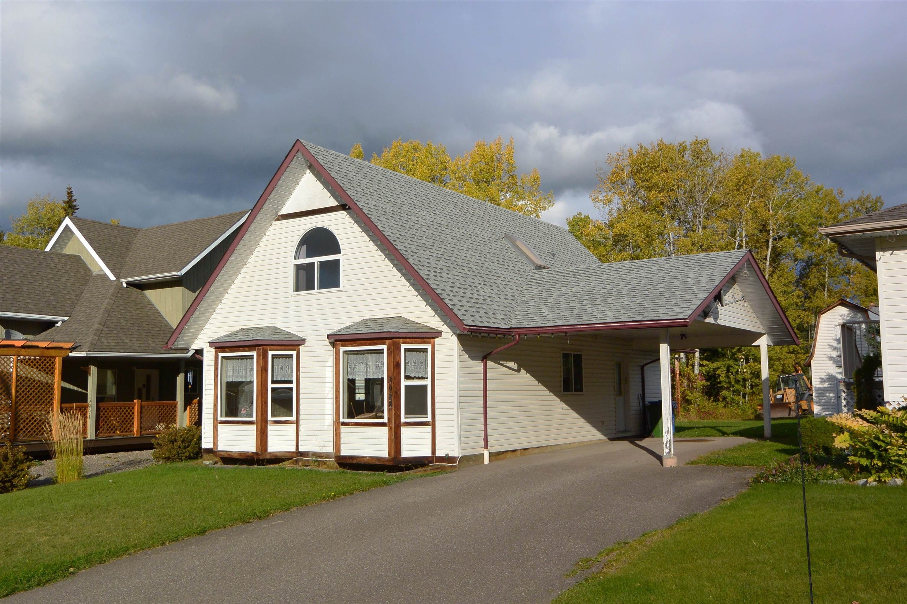 Main Photo: 3988 11TH Avenue in Smithers: Smithers - Town House for sale (Smithers And Area)  : MLS®# R2726121