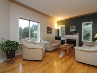 Photo 2: 201 2727 1st St in COURTENAY: CV Courtenay City Row/Townhouse for sale (Comox Valley)  : MLS®# 716740