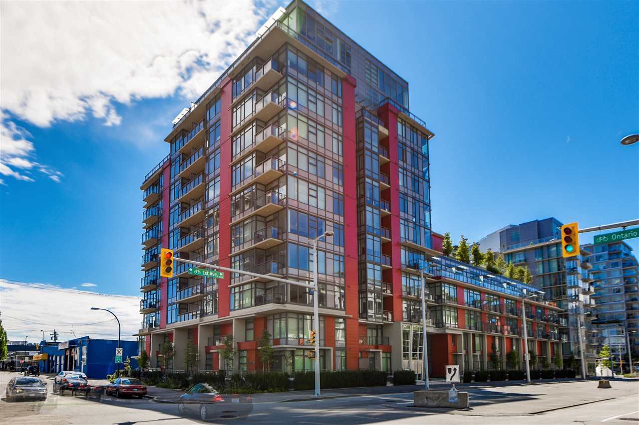 Main Photo: 703 38 W 1ST Avenue in Vancouver: False Creek Condo for sale in "THE ONE BY PINNACLE" (Vancouver West)  : MLS®# R2091565