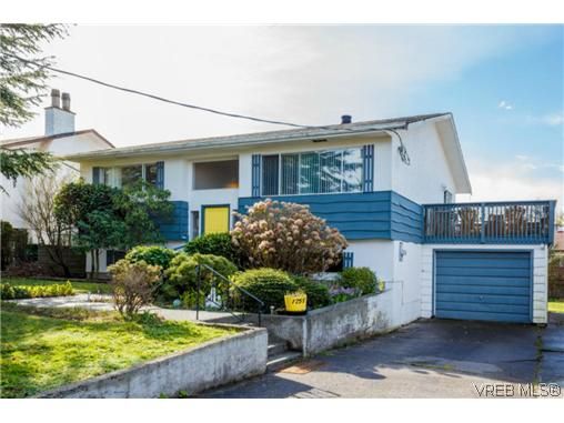 Main Photo: 1753 Kenmore Rd in VICTORIA: SE Lambrick Park House for sale (Saanich East)  : MLS®# 695471