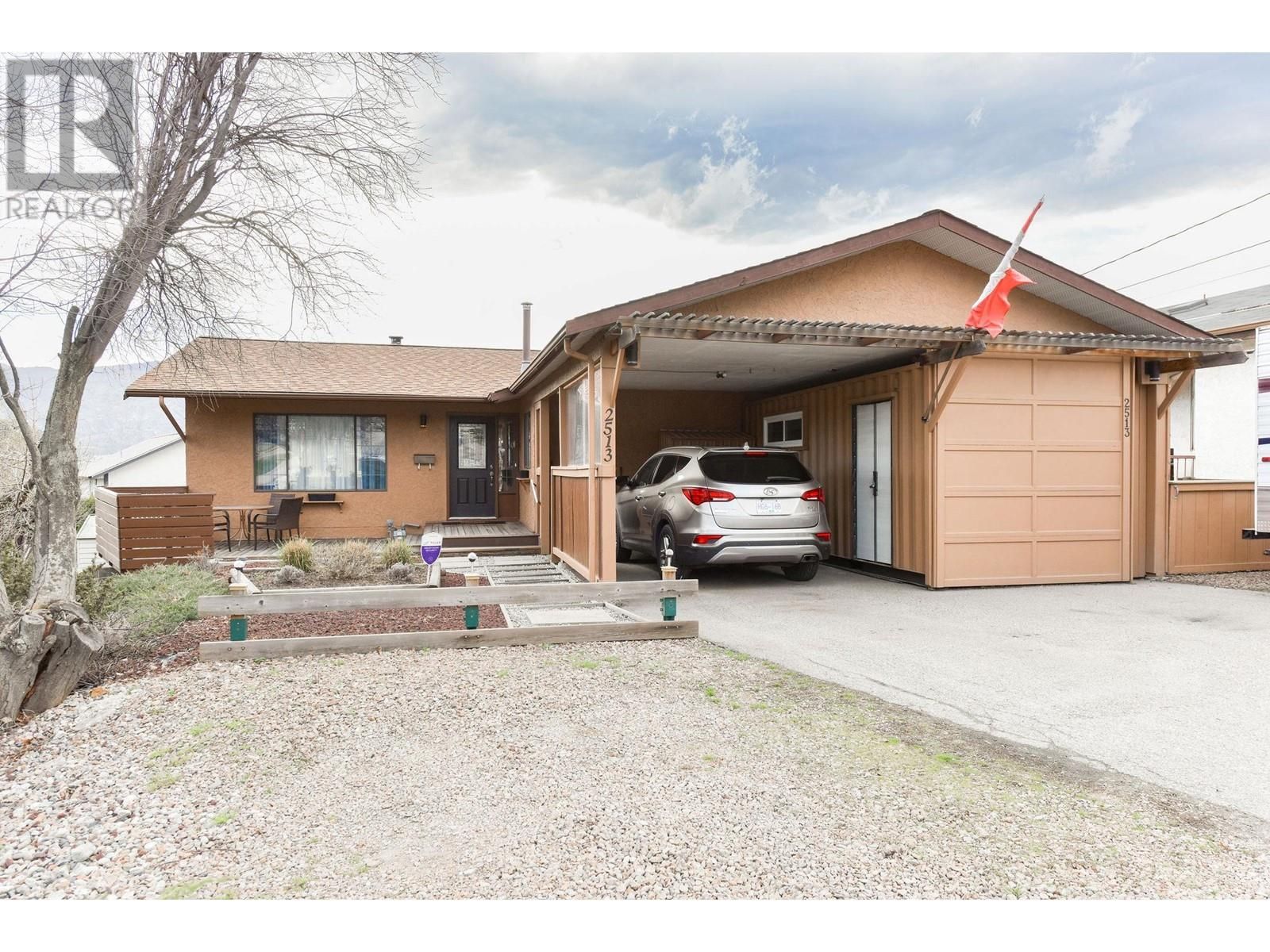 Main Photo: 2513 Dartmouth Drive in Penticton: House for sale : MLS®# 10309488