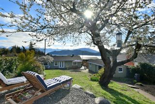Photo 1: 629 N FLETCHER Road in Gibsons: Gibsons & Area House for sale (Sunshine Coast)  : MLS®# R2869437