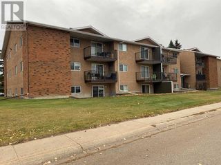 Photo 1: 106, 27 Bennett Street in Red Deer: Condo for sale : MLS®# A2104741