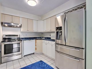 Photo 16: 307 2255 YORK Avenue in Vancouver: Kitsilano Condo for sale in "THE BEACH HOUSE" (Vancouver West)  : MLS®# R2881730
