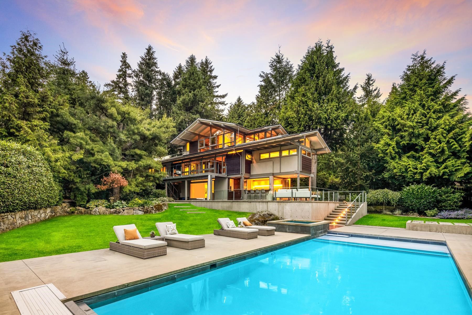 Main Photo: 3956 WESTRIDGE Avenue in West Vancouver: Bayridge House for sale : MLS®# R2813386