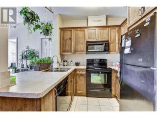 Photo 2: 1007 Harvey Avenue Unit# 404 in Kelowna: House for sale : MLS®# 10313143