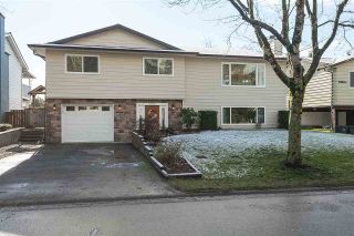 Photo 1: 18356 58B Avenue in Surrey: Cloverdale BC House for sale (Cloverdale)  : MLS®# R2433056