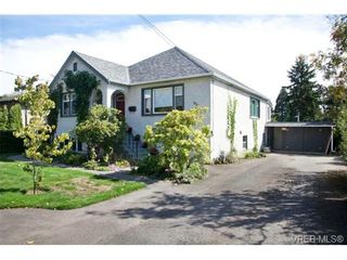 Photo 1: 981 McBriar Ave in VICTORIA: SE Lake Hill House for sale (Saanich East)  : MLS®# 712655