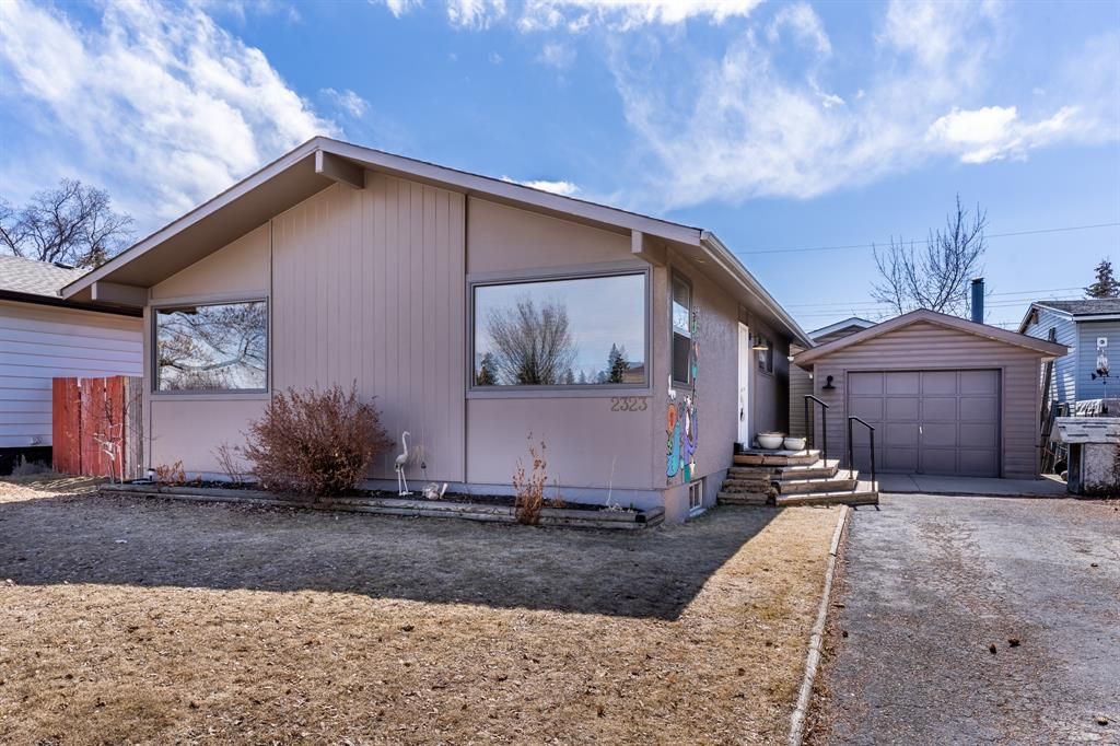 Main Photo: 2323 Lincoln Drive SW in Calgary: North Glenmore Park Detached for sale : MLS®# A2041497