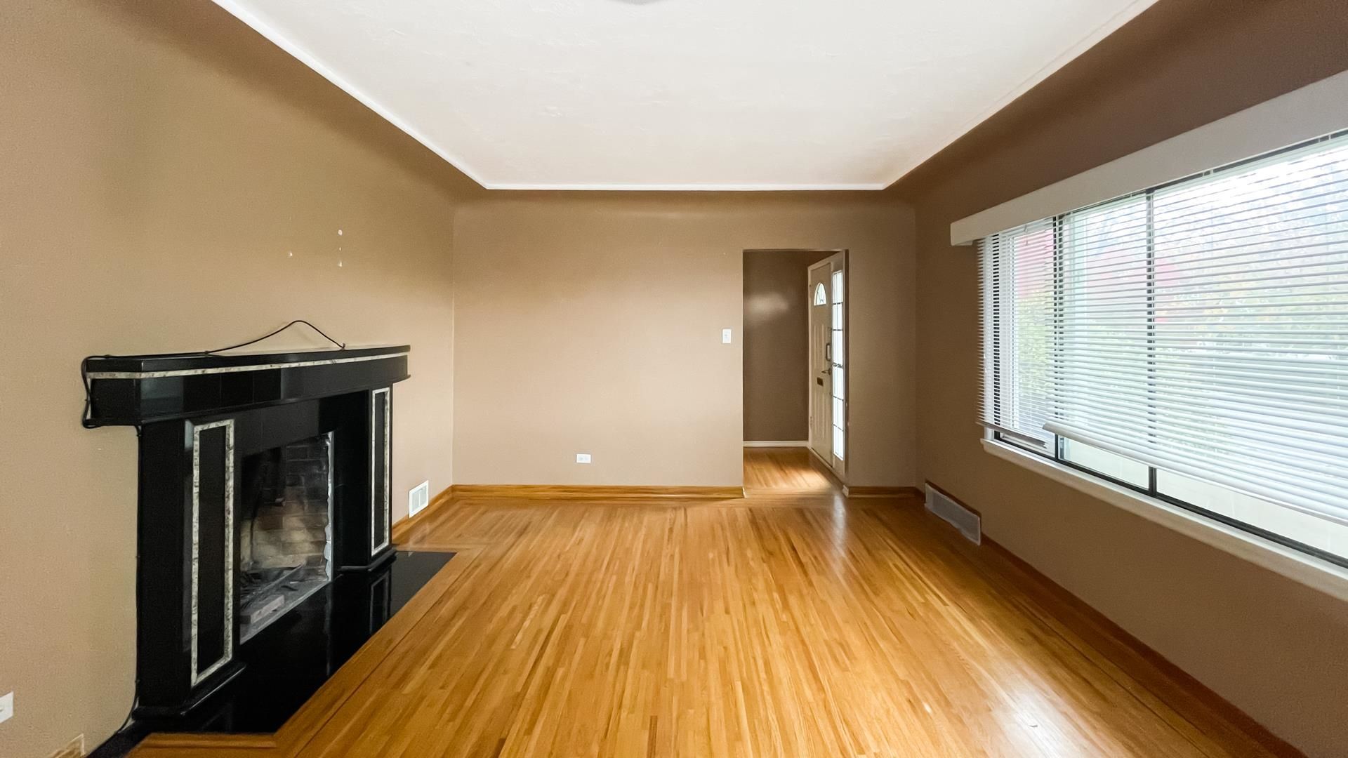 Photo 5: Photos: 4557 PARKER Street in Burnaby: Brentwood Park House for sale (Burnaby North)  : MLS®# R2626378
