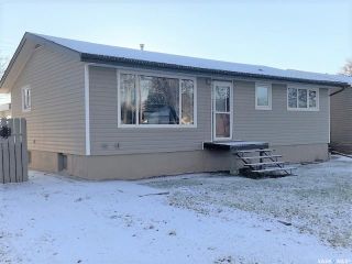 Photo 1: 409 Burrows Avenue East in Melfort: Residential for sale : MLS®# SK913602