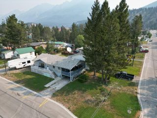 Photo 37: 7558 COLUMBIA AVENUE in Radium Hot Springs: House for sale : MLS®# 2472603