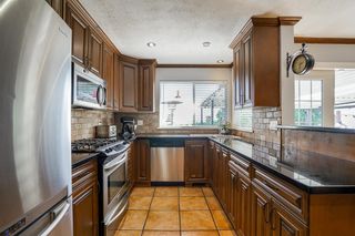 Photo 5: 463 CARIBOO Crescent in Coquitlam: Coquitlam East House for sale : MLS®# R2735103