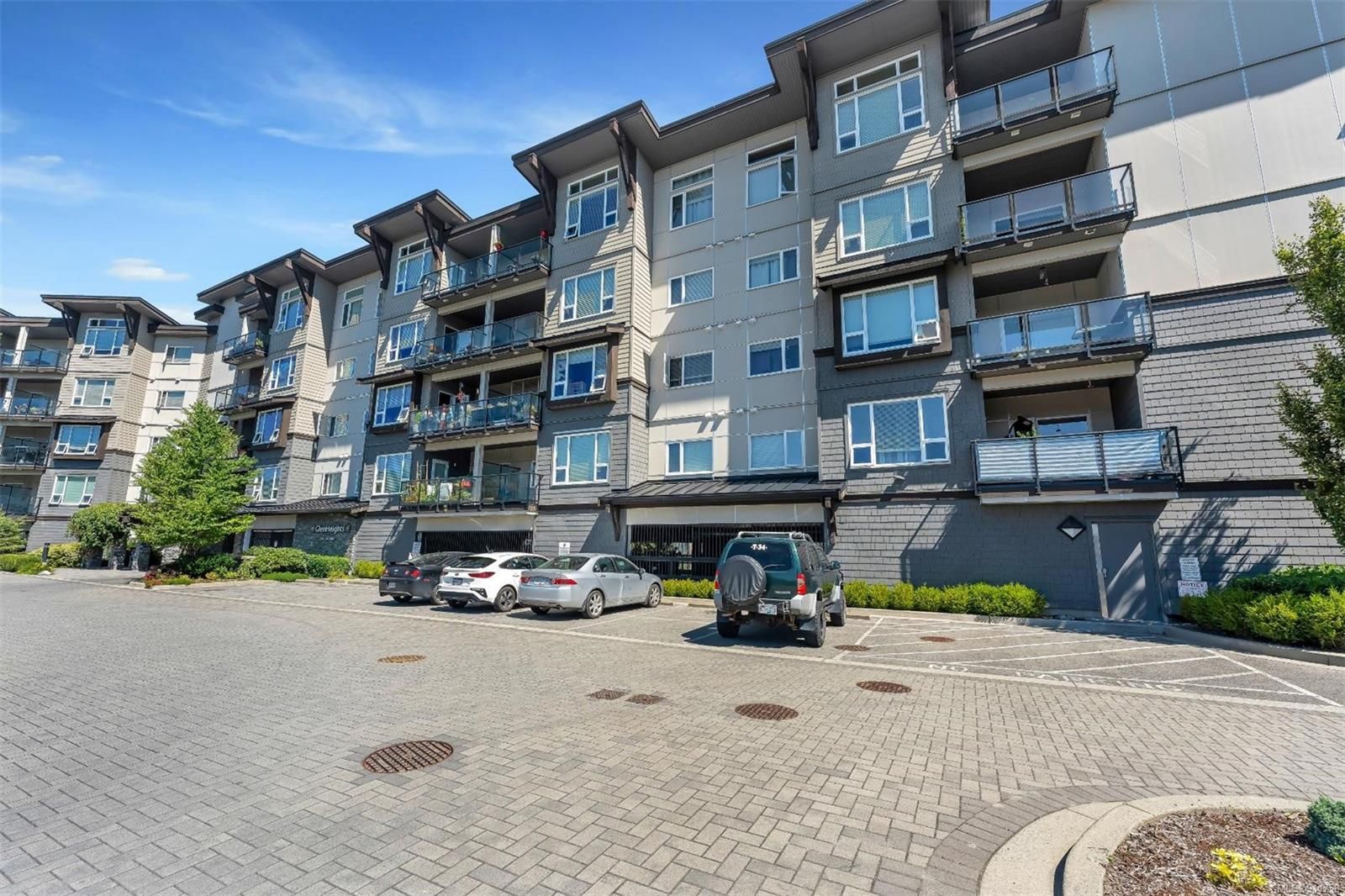 Main Photo: 413 1145 Sikorsky Rd in Langford: La Westhills Condo for sale : MLS®# 911758