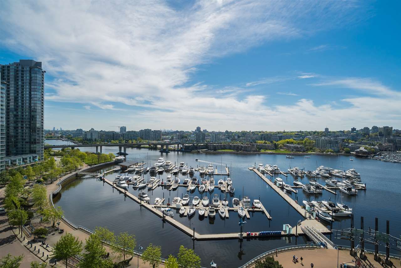 Main Photo: 1502 1199 MARINASIDE CRESCENT in Vancouver: Yaletown Condo for sale (Vancouver West)  : MLS®# R2268201