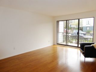 Photo 4: 229 2033 TRIUMPH Street in Vancouver: Hastings Condo for sale in "MCKENZIE HOUSE" (Vancouver East)  : MLS®# R2073311