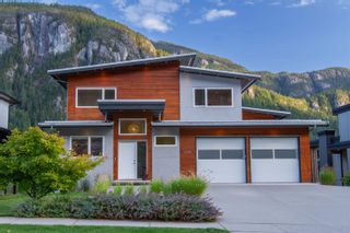 Main Photo: 2086 CRUMPIT WOODS Drive in Squamish: Plateau House for sale in "Crumpit Woods" : MLS®# R2818278