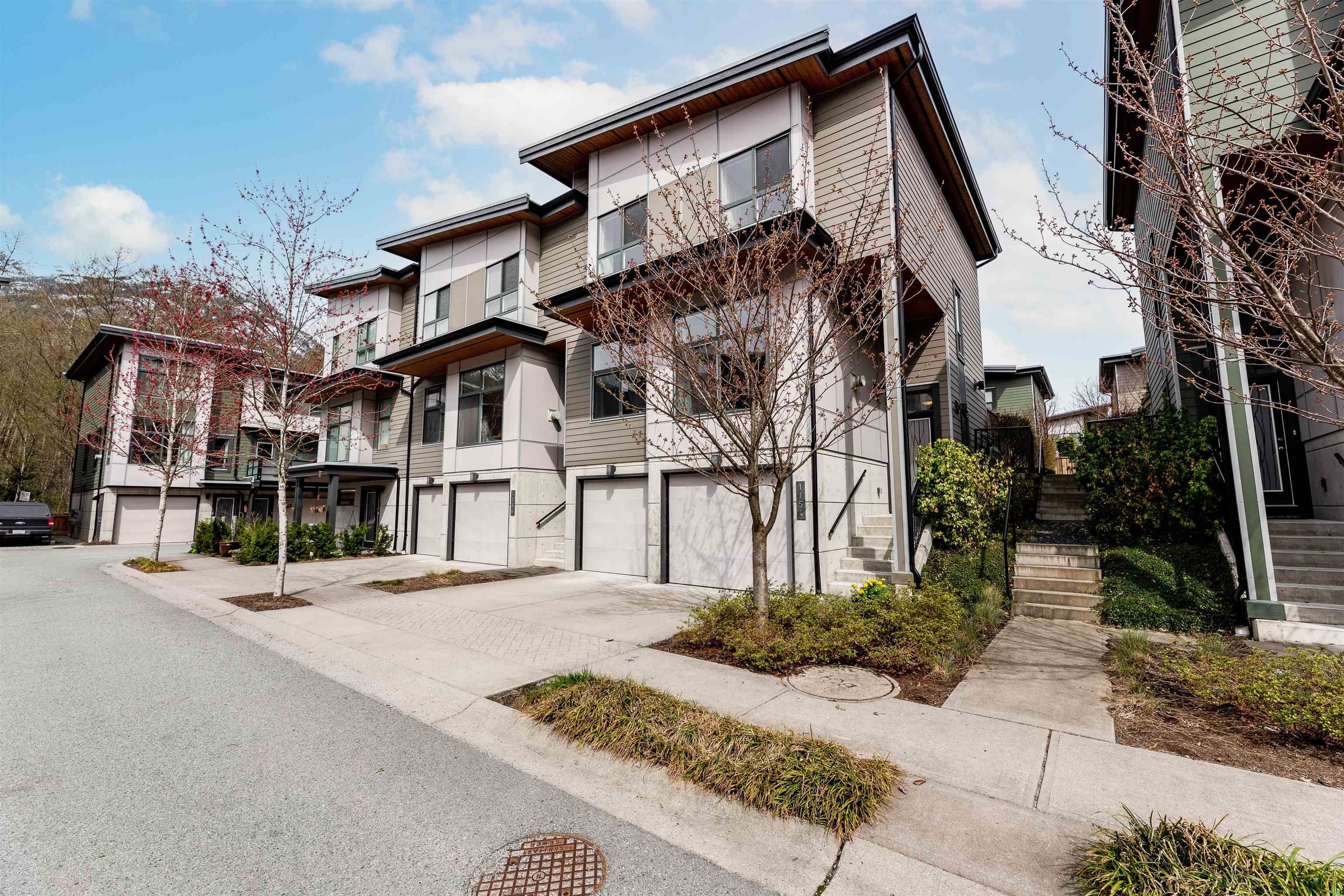 Main Photo: 1154 NATURES Gate in Squamish: Downtown SQ Townhouse for sale in "NATURES GATE AT EAGLEWIND" : MLS®# R2674801