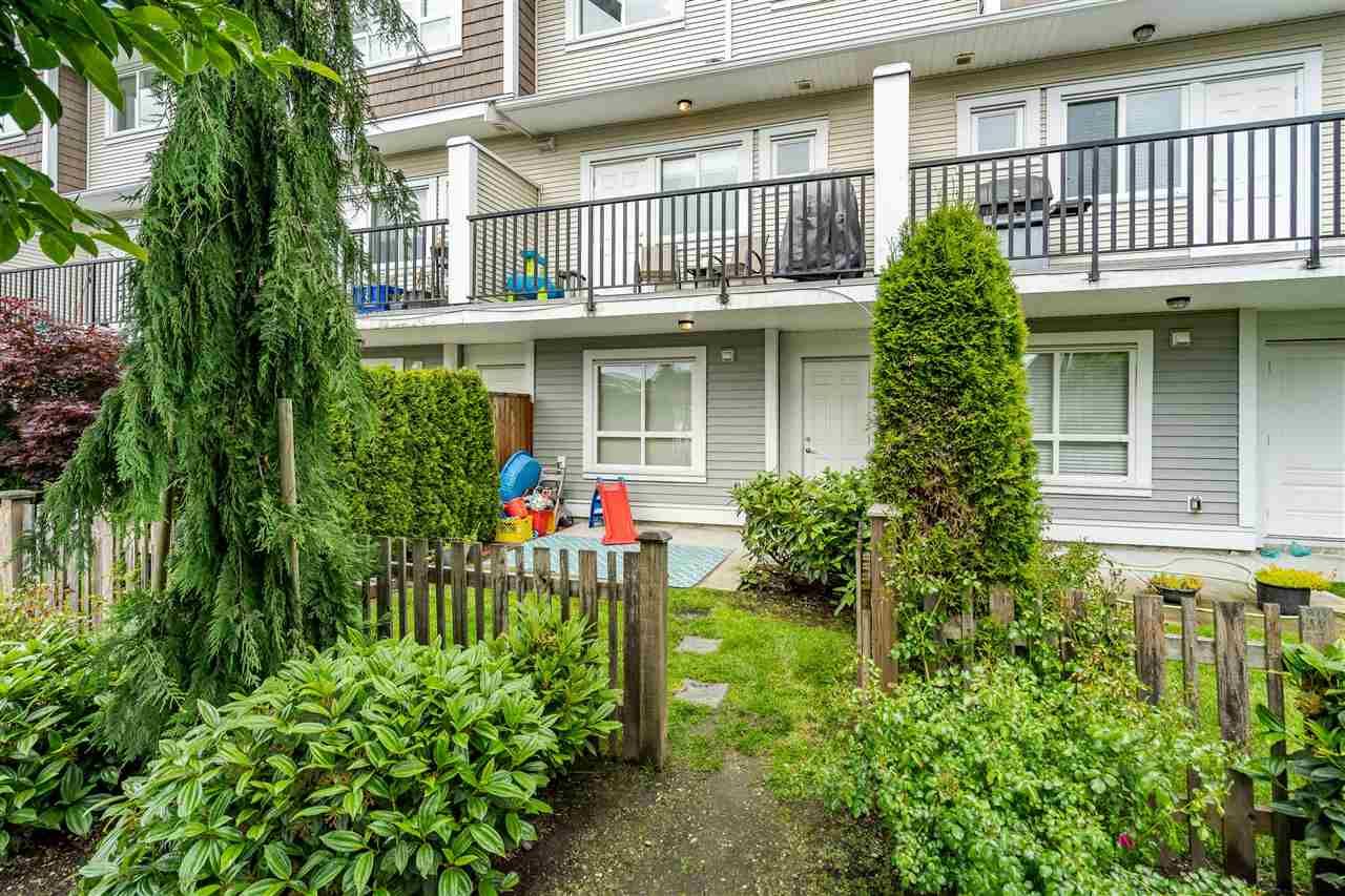 Main Photo: 19 7298 199A Street in Langley: Willoughby Heights Townhouse for sale in "The York" : MLS®# R2467909