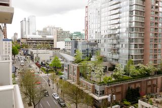 Photo 6: 903 1001 RICHARDS Street in Vancouver: Downtown VW Condo for sale in "MIRO" (Vancouver West)  : MLS®# V947357