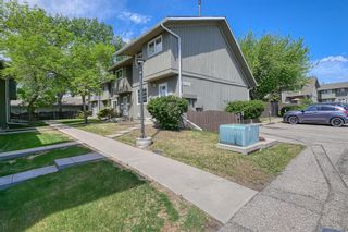 Photo 3: 32 6503 Ranchview Drive NW in Calgary: Ranchlands Row/Townhouse for sale : MLS®# A2051731
