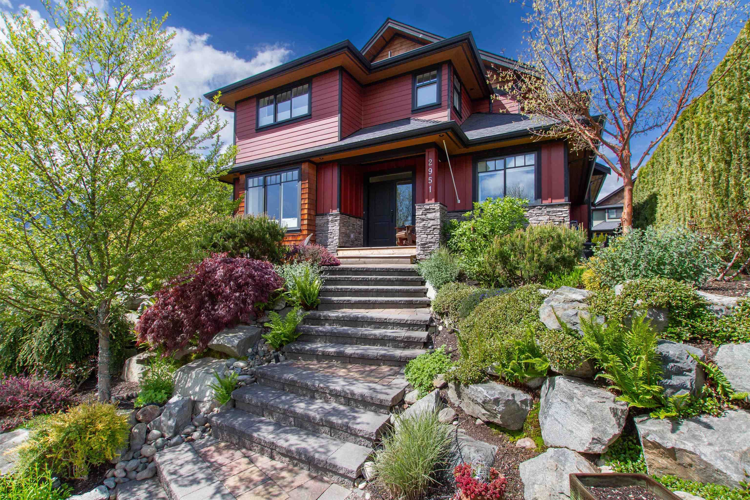 Main Photo: 2951 STRANGWAY Place in Squamish: University Highlands House for sale : MLS®# R2732917